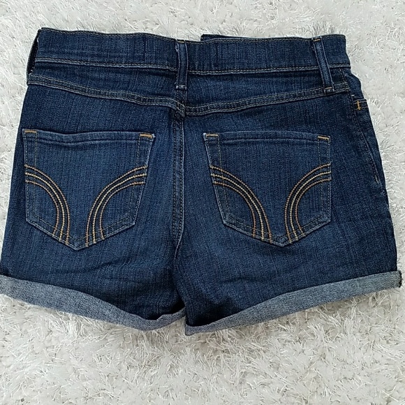 Like new shorts by Hollister, size 0, w24 - Picture 2 of 3